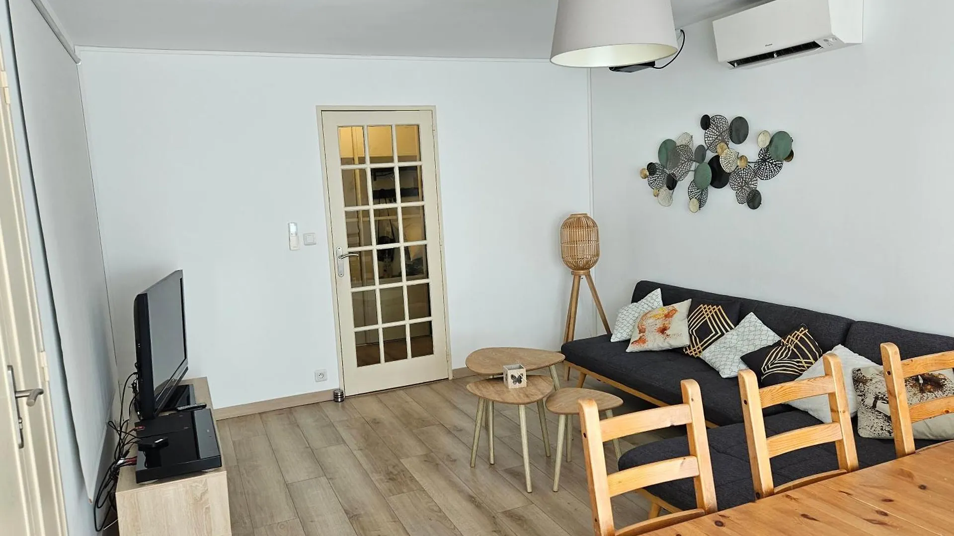 Chambre En Colocation Fille, Proche Mer, Climatisation ツーロン アパート
