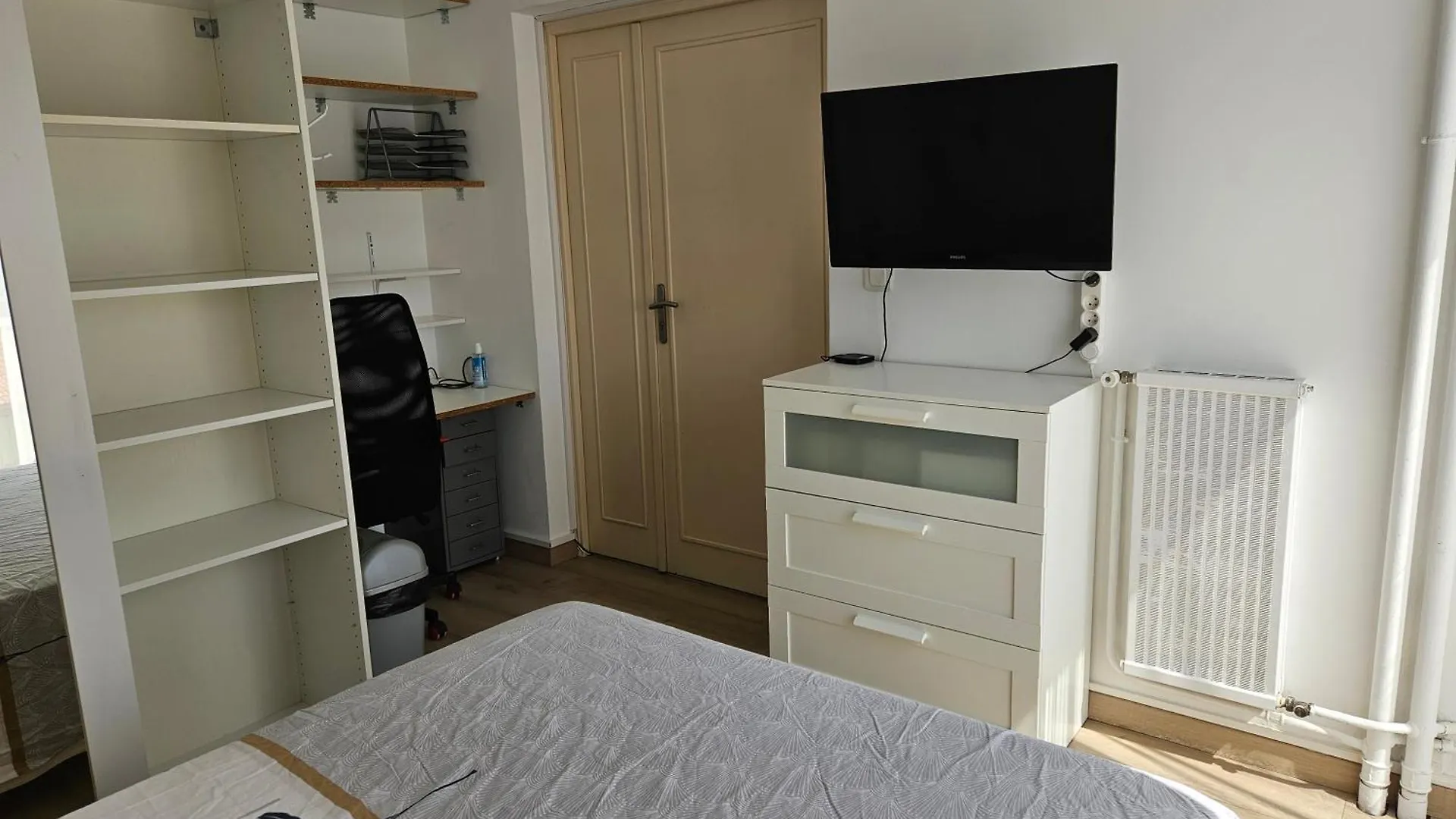 Chambre En Colocation Fille, Proche Mer, Climatisation ツーロン フランス