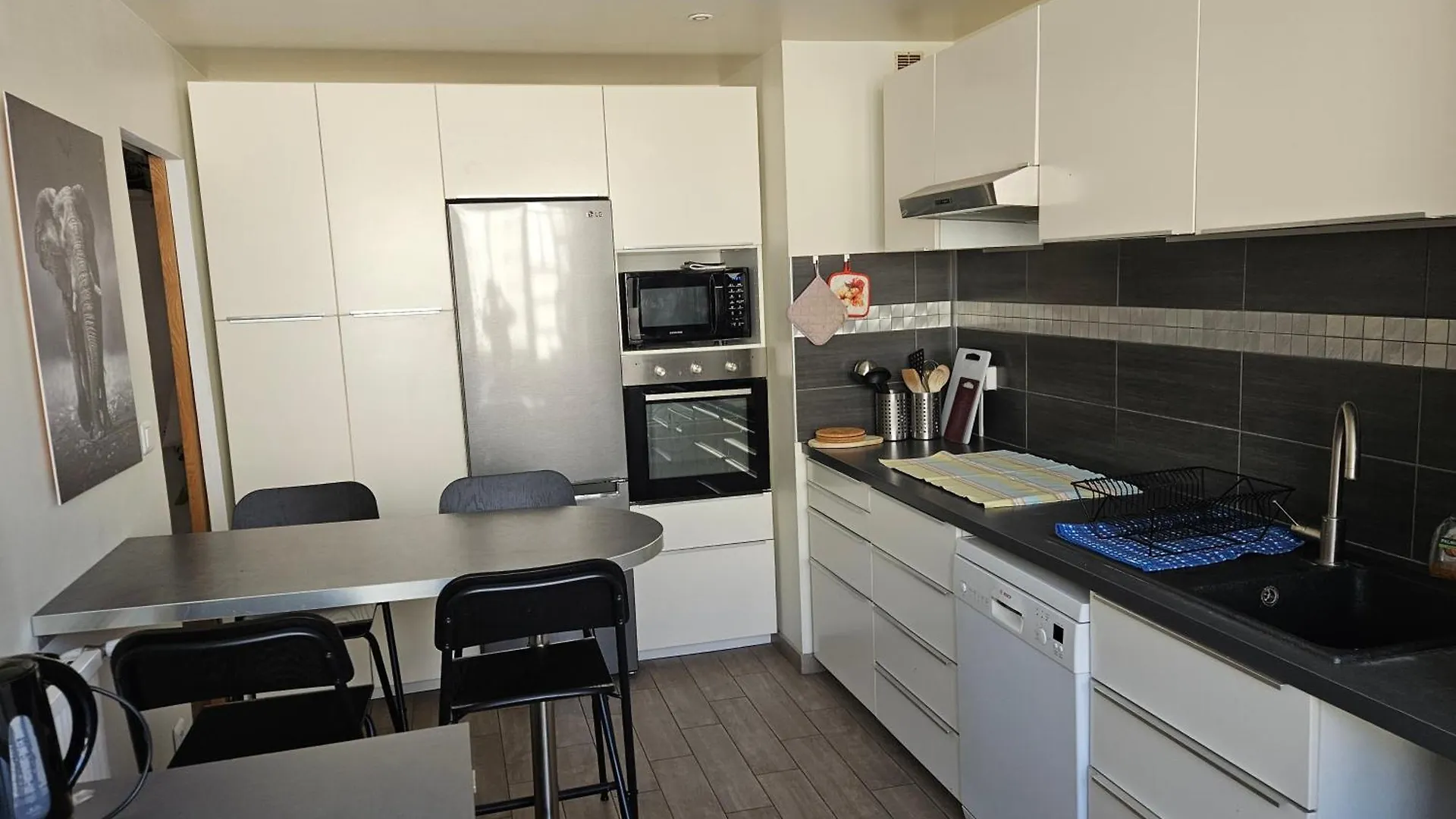 Chambre En Colocation Fille, Proche Mer, Climatisation ツーロン 0*,  フランス