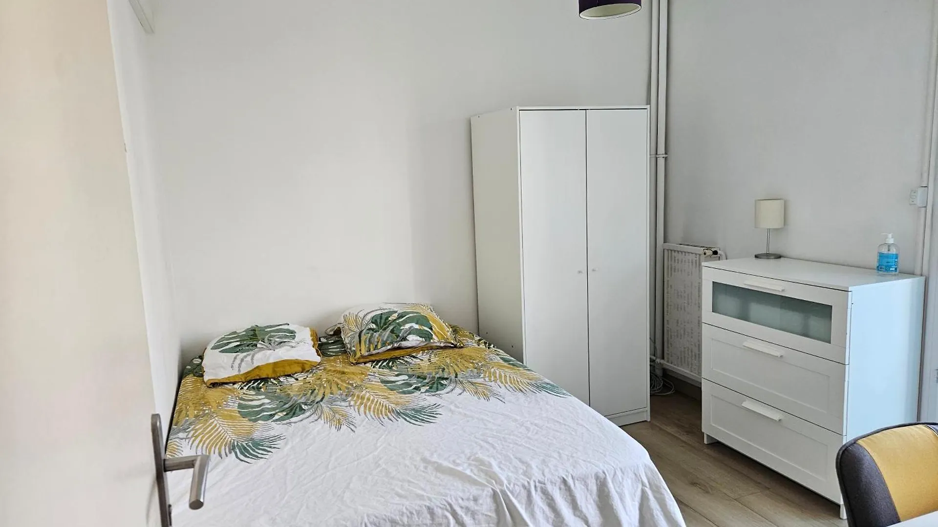 アパート Chambre En Colocation Fille, Proche Mer, Climatisation ツーロン